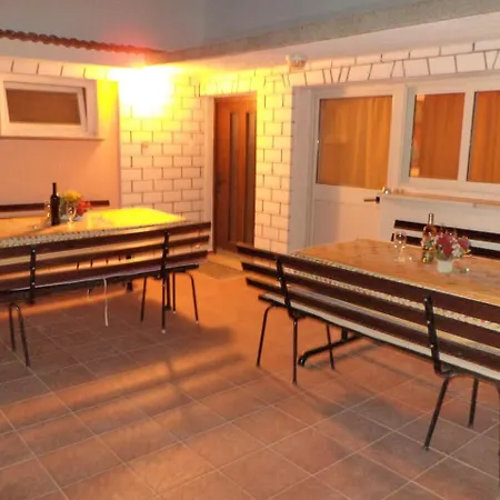 Studio Apartment In Pula Apartament