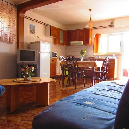 Studio Apartment In Pula Vintijan