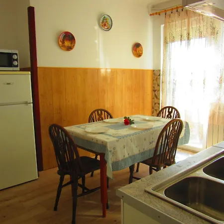 Studio Apartment In Pula Vintijan