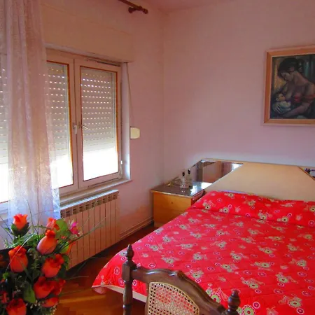 Studio Apartment In Pula Vintijan