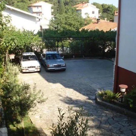 Studio Apartment In Pula Vintijan