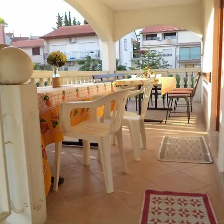 Studio Apartment In Pula