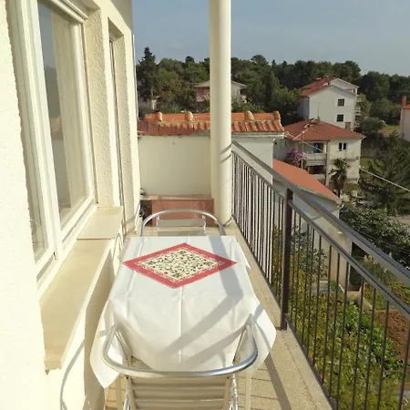 Studio Apartment In Pula Vintijan
