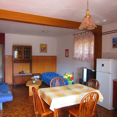 Studio Apartment In Pula Apartment Vintijan