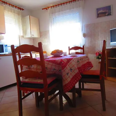 Studio Apartment In Pula Apartment Vintijan